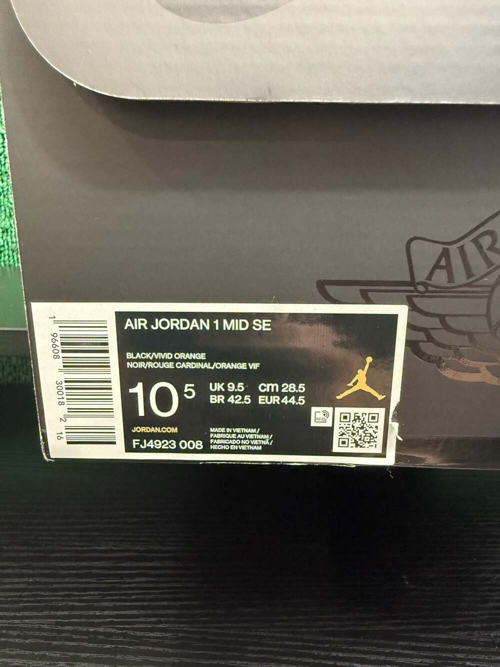 Air Jordan 1 Mid SE Black Vivid Orange Men’s Size 10.5 Pre-Owned - Picture 6 of 7